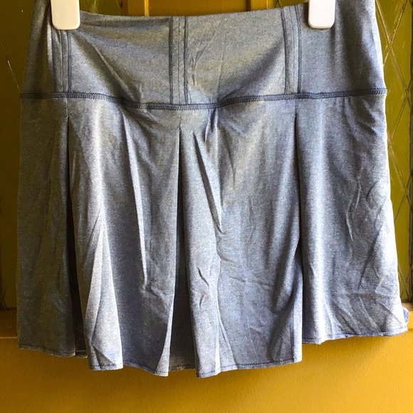 Tennis style skort in Heather Blue with one interior pocket - Picture 5 of 9